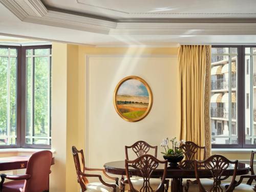 479155676 The Dorchester - Dorchester Collection