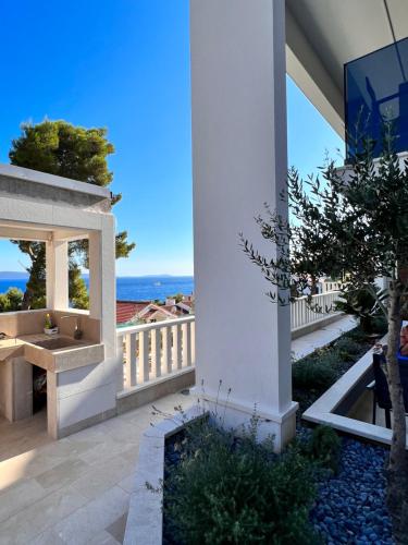 Luxury Beachfront Villa Carlisa