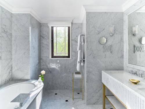 479163962 The Dorchester - Dorchester Collection