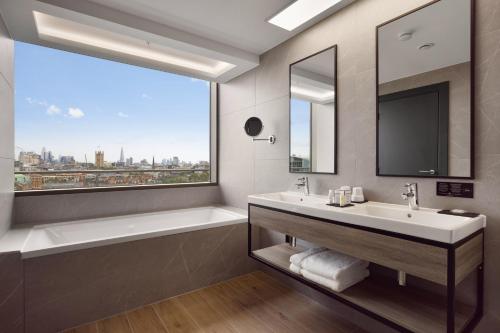 room detail thumbnail 2