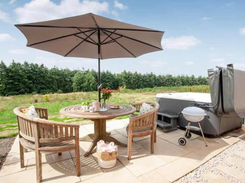 2 Bed Cottage - Hot Tub Garden Parking in Dunkeswell