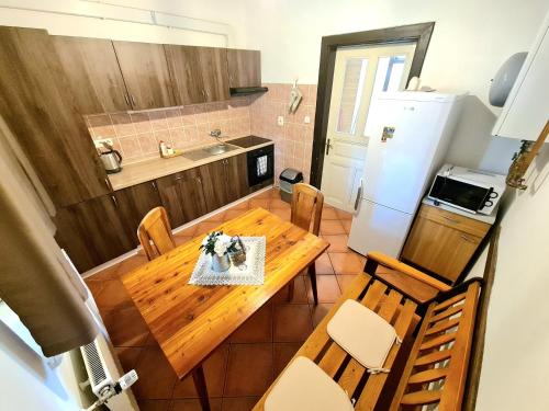 virtuve, Úzkokolejky - apartmány Střížovice (Uzkokolejky - apartmany Strizovice) in Kunzak