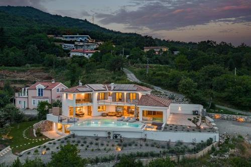 Luxury Villa Dana Indoor Pool and Sauna - Happy Rentals - Accommodation - Ičići