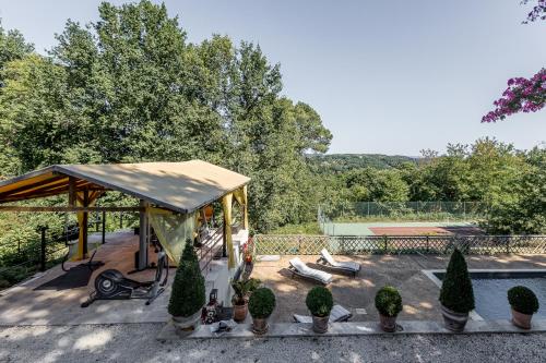 Vila avec, piscine, tennis.