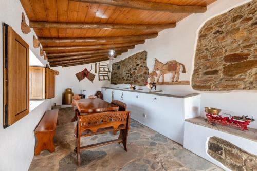 Casa do Forno (Vale Luis Neto-Retiro do Caldeirao) in Vale Da Rosa