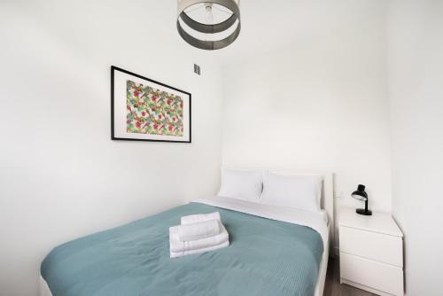 Wola Comfort Studio #3 by BookingHost, Warsaw