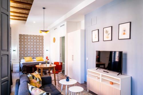 Classy Studio Apartment with Unique Design, Valencia (photo 3)