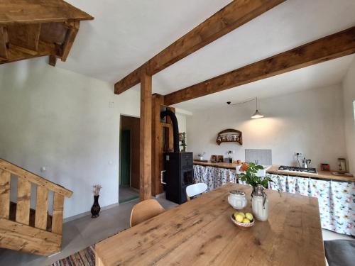 Saint Friday Cottage - Retreat, Garden and Forest in Vâlsănești