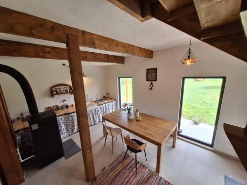 Saint Friday Cottage - Retreat, Garden and Forest in Vâlsănești