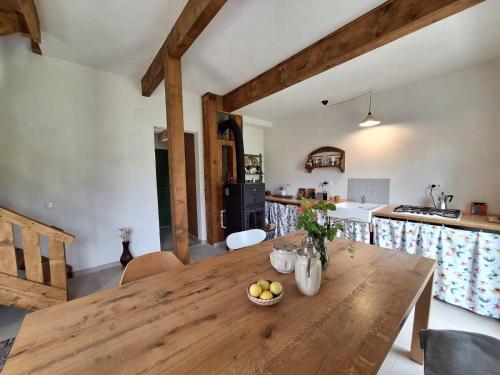 Saint Friday Cottage - Retreat, Garden and Forest in Vâlsănești