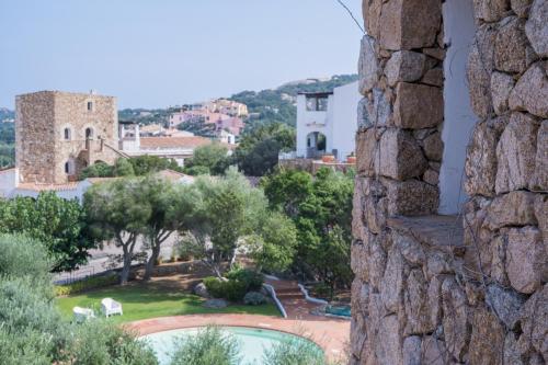 Beautiful Giardino degli Oleandri 2 Bedroom Apt sleeps 6 child