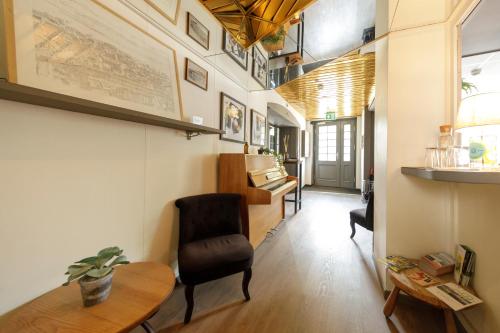 ล็อบบี้, Hotel de l'Ange in นียง