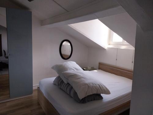 Cozy attic Clichy Levallois - image 7