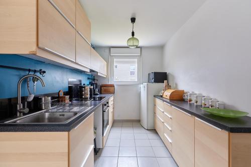 bucătărie, Les Rochambelles - Maison avec terrasse in La Grace De Dieu