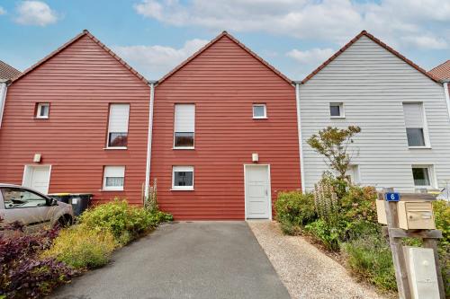 Vedere exterior, Les Rochambelles - Maison avec terrasse in La Grace De Dieu