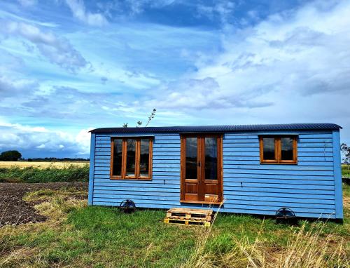 Boyce Fen Farm Retreat Glamping & Fishery