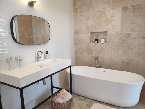 Magnifique Mas contemporain in ฟองวิเย่