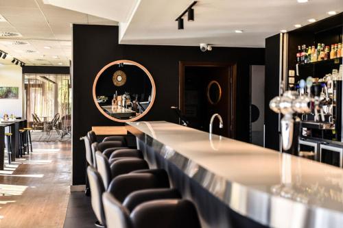 酒吧/高級酒吧, 巴黎克雷特伊勒湖諾富特酒店 (Novotel Paris Creteil Le Lac) in 克雷代伊