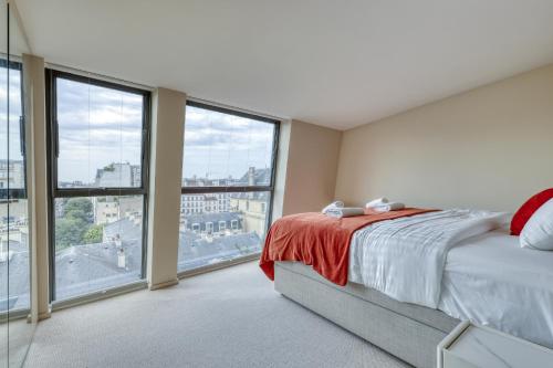 Luxury Penthouse with A/C Terrace & View-Le Marais, Paryż (zdjęcie 7)