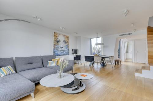 Luxury Penthouse with A/C Terrace & View-Le Marais, Paryż (zdjęcie 5)