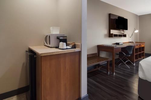 Canadas Best Value Inn & Suites Kamloops