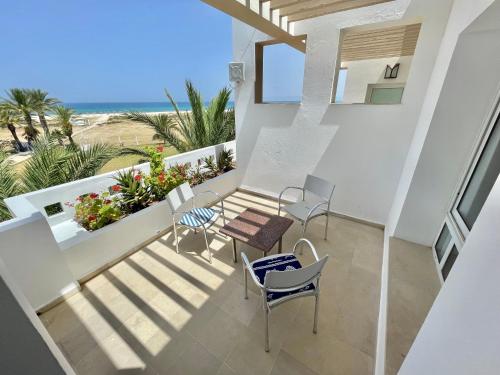 Terraza/balcón, Beachfront Apartment 105 at Hotel Andalucia in Bizerta