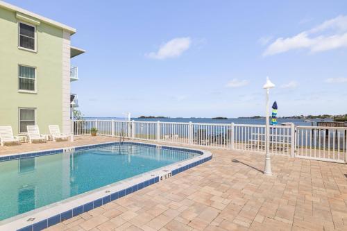 Stunning 2nd Story Views in Dunedin, USA