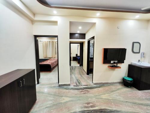 Unique & Comfy 2BHK Apartment Near Acropolis Mall