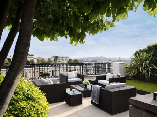 Balcony/terrace, Hotel The Peninsula Paris in 16th - Trocadero