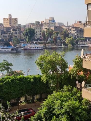 B&B Il Cairo - Partial Nile View 2 Bedroom Appartment in Zamalek Cairo Newly Renovated - Bed and Breakfast Il Cairo