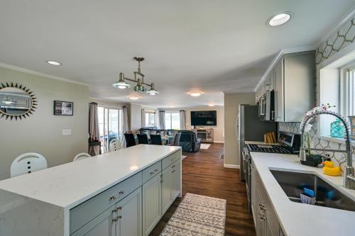 Weymouth Waterfront Getaway w/ Swim Spa & Hot Tub in Weymouth (MA)