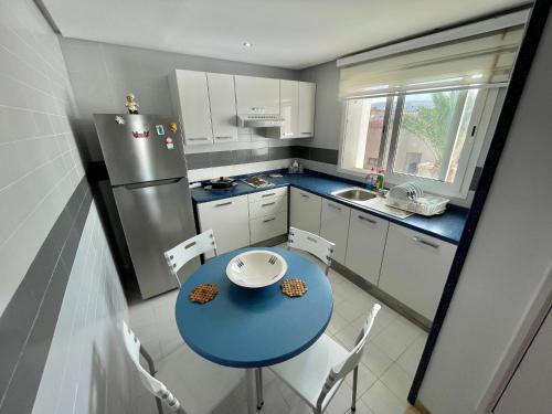 廚房, Beachfront Apartment 105- Hotel Andalucia in 比塞大