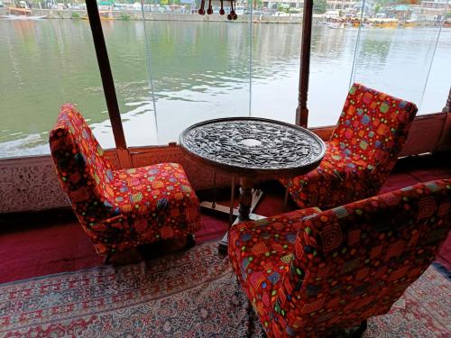 Island Hotel photo 5