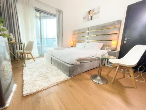 Luxury Room with Marina view close to JBR Beach and Metro with Shared Kitchen, Dubai (photo 6)