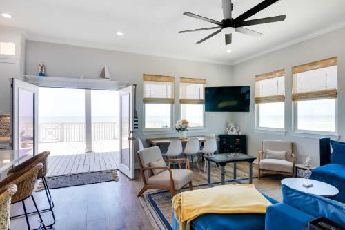 Deck & Ocean Views: Beachfront Home in Freeport in San Luis Island (TX)