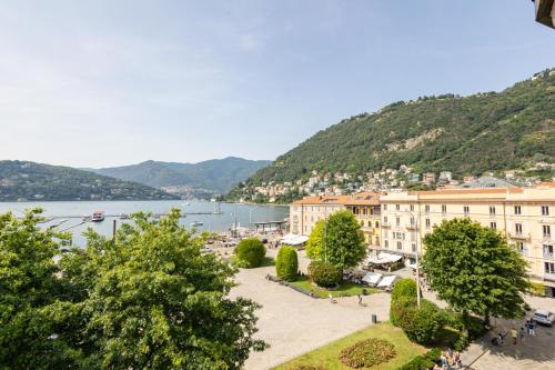 Piazza Cavour Lake View - by MyHomeInComo gîte à louer Tempio Voltiano