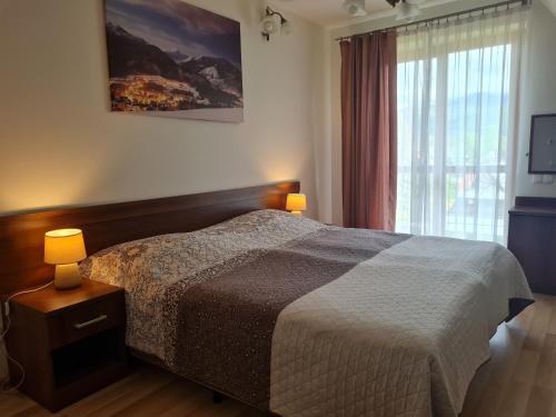One-Bedroom Apartment with Mountain View image 4