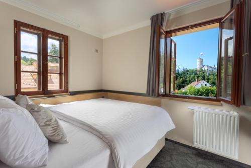 2 bedrooms, 3 beds