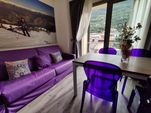 Deluxe Two-Bedroom Apartment with 3 Balconies, Lake View and Mountain View 