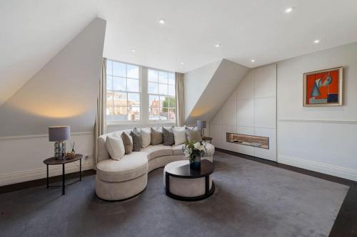 Knightsbridge Apartment | Harrods, Hyde Park & Sloane Street, Londýn