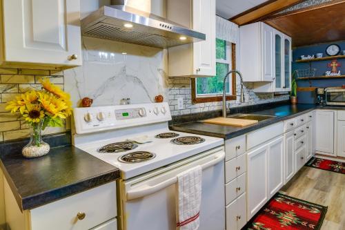 New Concord Vacation Rental Near Kentucky Lake in New Concord, USA