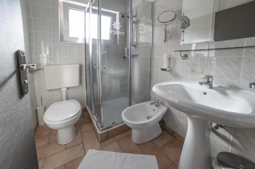 Suite with Balcony image 1