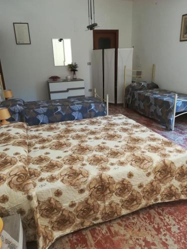  LOCRI APPARTAMENTO + CAMERE in Locri