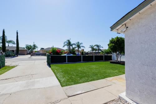 Cozy and Quiet Front House in Fontana, USA