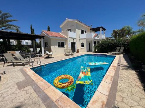 Villa Tamara with Private Pool, Pegeia