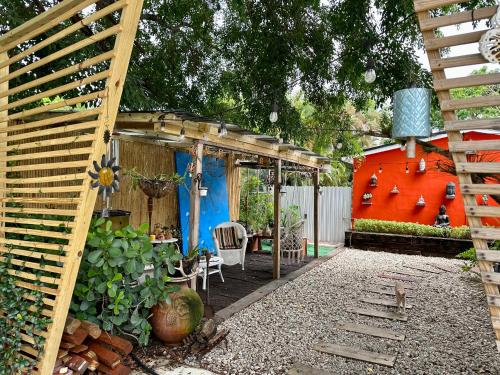 Floras Garden Apartment/Studio in North Miami, USA