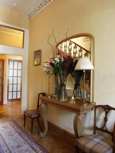 Entrance, Abbotsford Guest House in Broughton