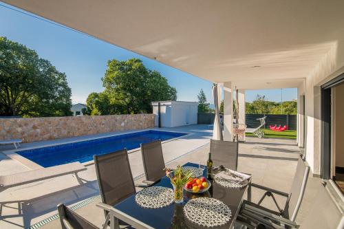 Apartment Aurora Island Krk Malinska in สเวติ อีแวน