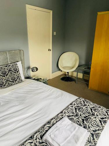 2nd floor shared flat near Bedford train station