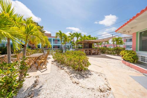 106 Tropical Breeze - Formerly Wells Manor Since 1953